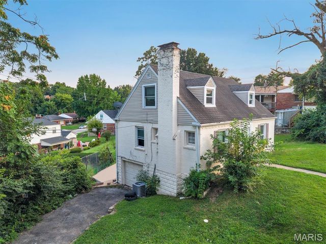6710 Kenwood Drive, St Louis, MO 63121