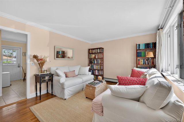 27 Spruce Street, Islip, NY 11751