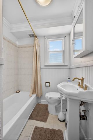 27 Spruce Street, Islip, NY 11751