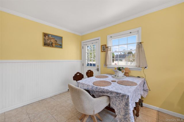27 Spruce Street, Islip, NY 11751