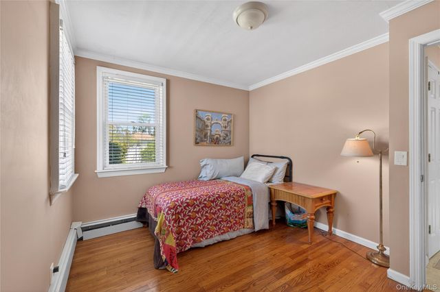 27 Spruce Street, Islip, NY 11751