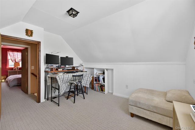 27 Spruce Street, Islip, NY 11751