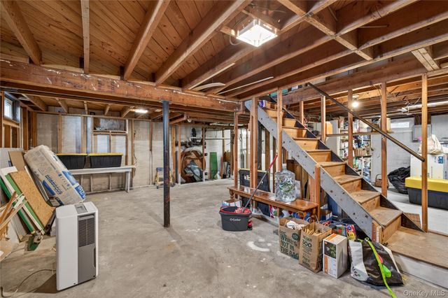 27 Spruce Street, Islip, NY 11751