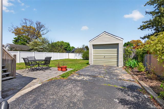 27 Spruce Street, Islip, NY 11751