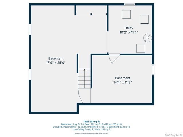 27 Spruce Street, Islip, NY 11751