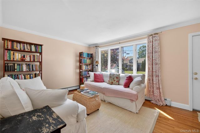 27 Spruce Street, Islip, NY 11751