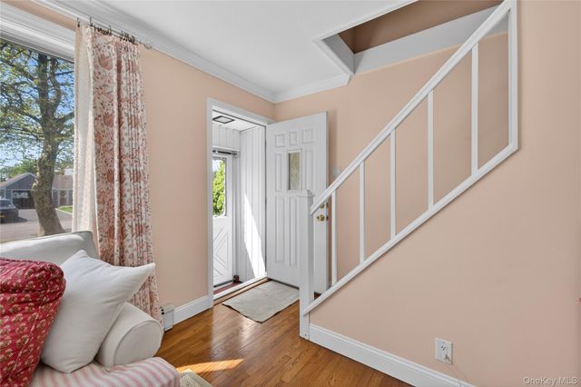 27 Spruce Street, Islip, NY 11751