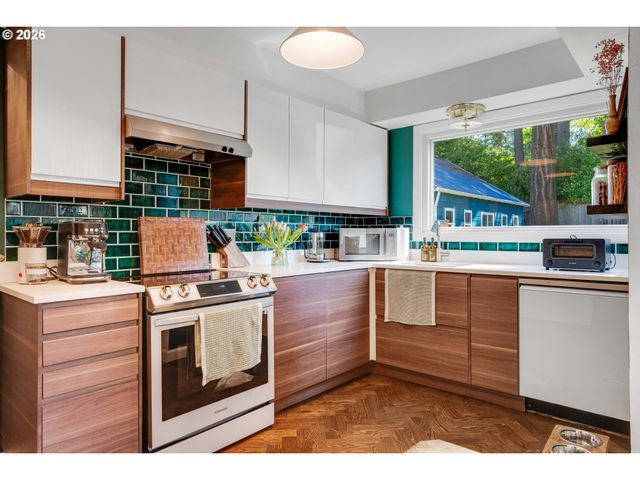 2160 Sw 79TH Ave, Portland, OR 97225