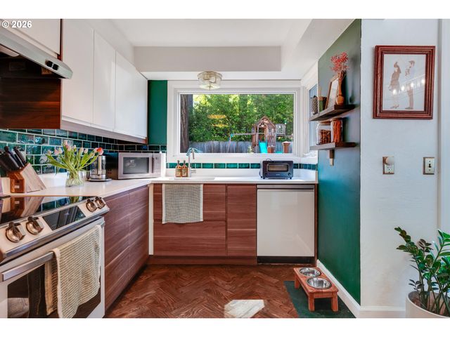 2160 Sw 79TH Ave, Portland, OR 97225
