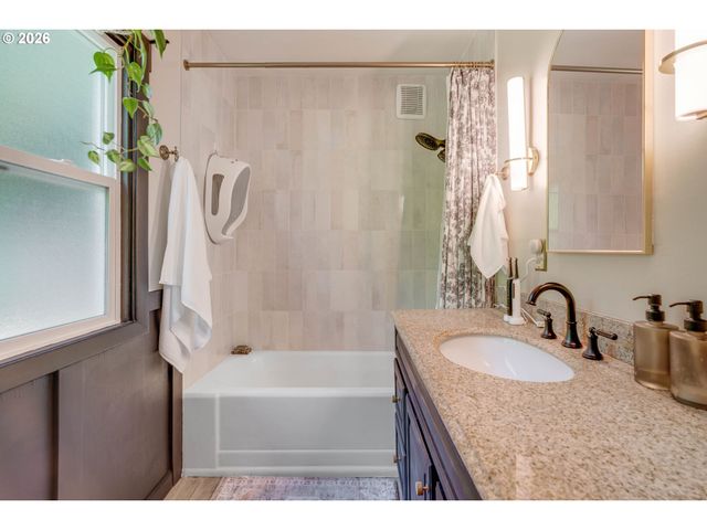 2160 Sw 79TH Ave, Portland, OR 97225
