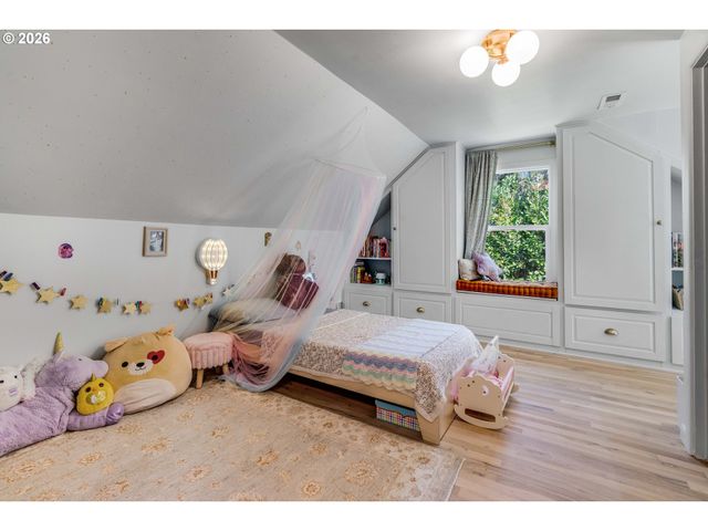 2160 Sw 79TH Ave, Portland, OR 97225