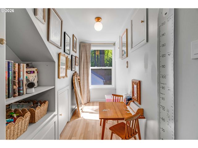 2160 Sw 79TH Ave, Portland, OR 97225
