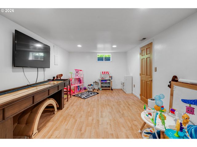 2160 Sw 79TH Ave, Portland, OR 97225