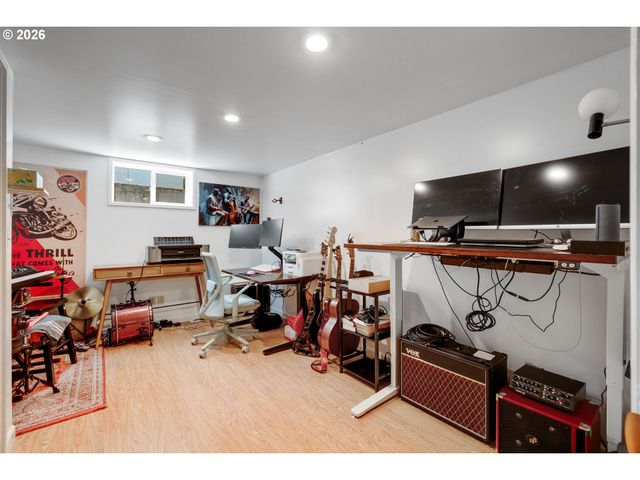 2160 Sw 79TH Ave, Portland, OR 97225