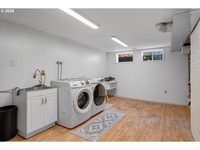 2160 Sw 79TH Ave, Portland, OR 97225