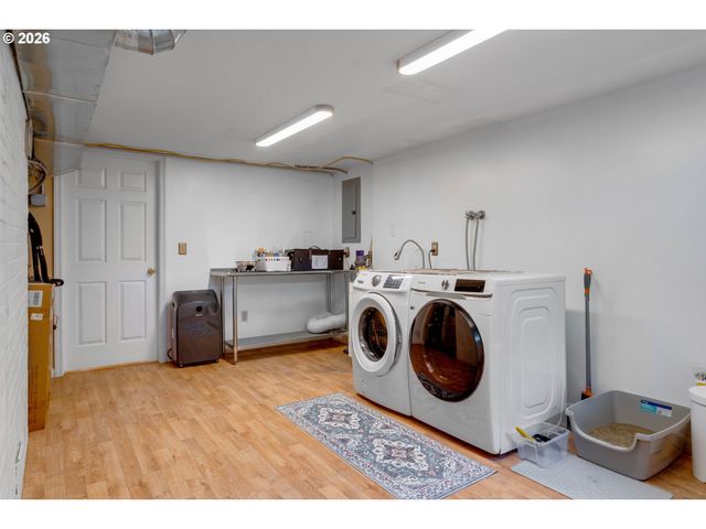 2160 Sw 79TH Ave, Portland, OR 97225