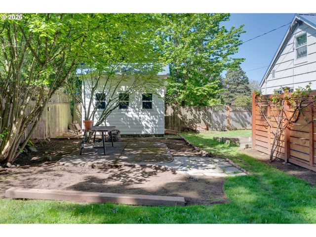 2160 Sw 79TH Ave, Portland, OR 97225