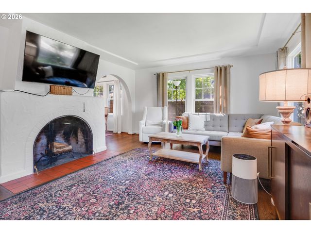 2160 Sw 79TH Ave, Portland, OR 97225
