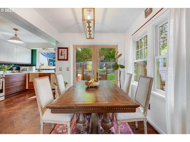2160 Sw 79TH Ave, Portland, OR 97225