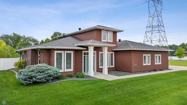 4337 66th Street S, Fargo, ND 58104