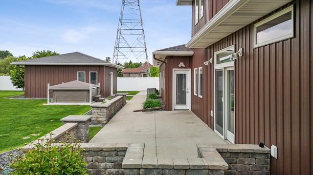 4337 66th Street S, Fargo, ND 58104