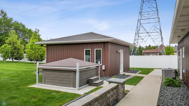 4337 66th Street S, Fargo, ND 58104