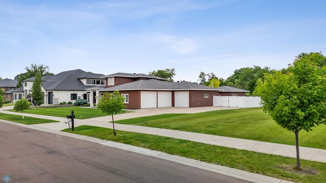 4337 66th Street S, Fargo, ND 58104