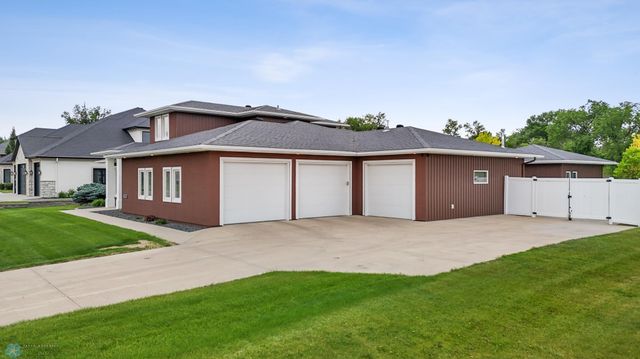 4337 66th Street S, Fargo, ND 58104