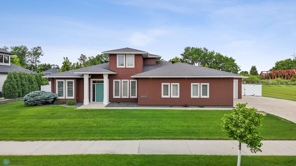 4337 66th Street S, Fargo, ND 58104