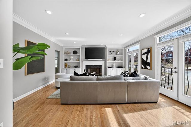 7249 Forsyth Boulevard, St Louis, MO 63105