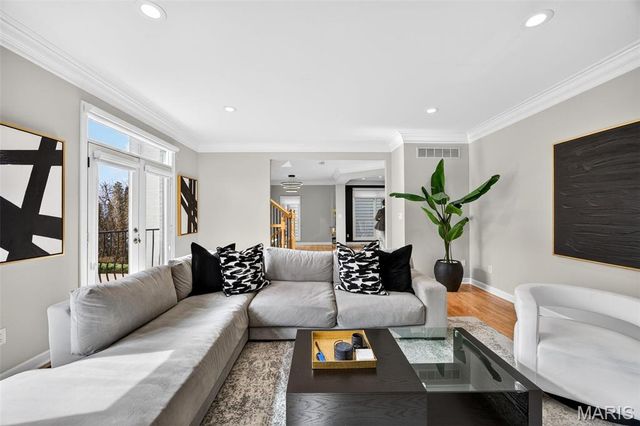 7249 Forsyth Boulevard, St Louis, MO 63105