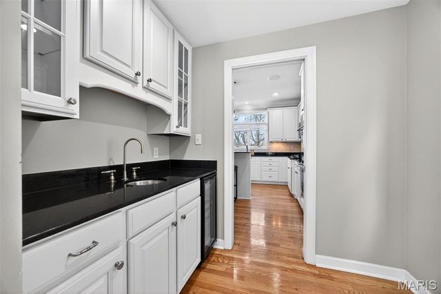 7249 Forsyth Boulevard, St Louis, MO 63105