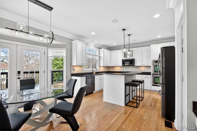 7249 Forsyth Boulevard, St Louis, MO 63105