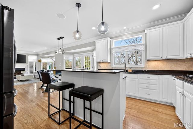 7249 Forsyth Boulevard, St Louis, MO 63105