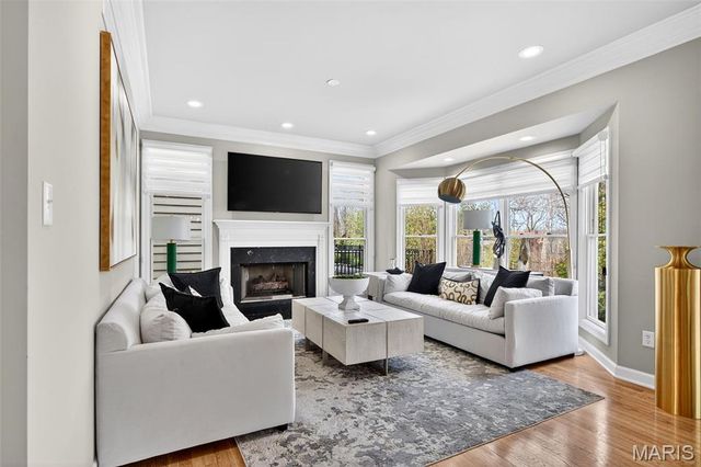 7249 Forsyth Boulevard, St Louis, MO 63105