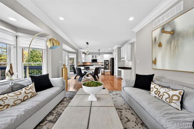 7249 Forsyth Boulevard, St Louis, MO 63105