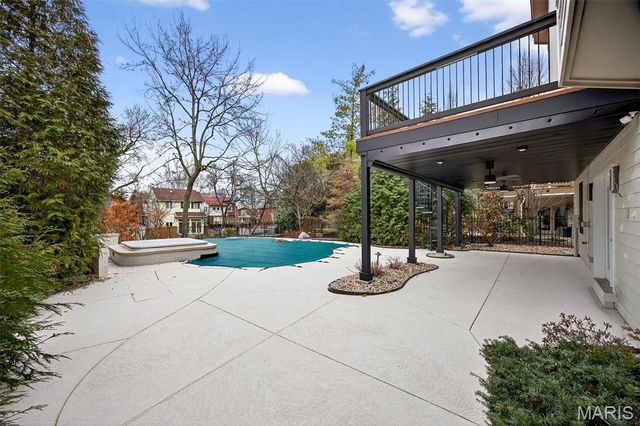 7249 Forsyth Boulevard, St Louis, MO 63105