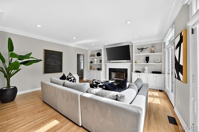 7249 Forsyth Boulevard, St Louis, MO 63105