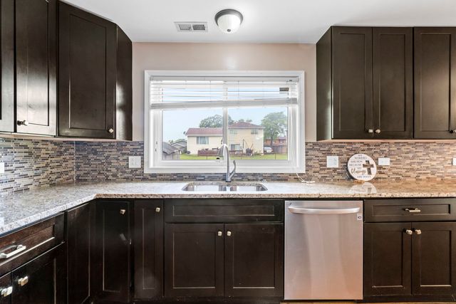 154 Pheasant Road, Matteson, IL 60443