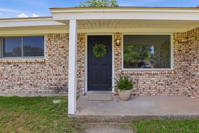 833 Bridle Avenue, White Settlement, TX 76108