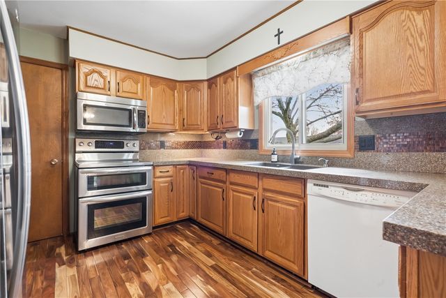 3435 25th Avenue, Marion, IA 52302