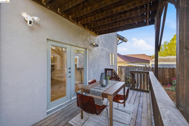 5056 Fairfax Ave, Oakland, CA 94601