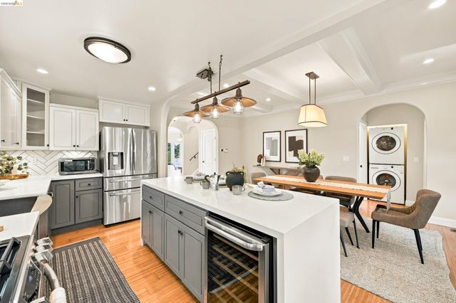 5056 Fairfax Ave, Oakland, CA 94601