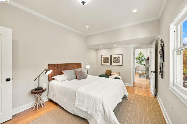 5056 Fairfax Ave, Oakland, CA 94601