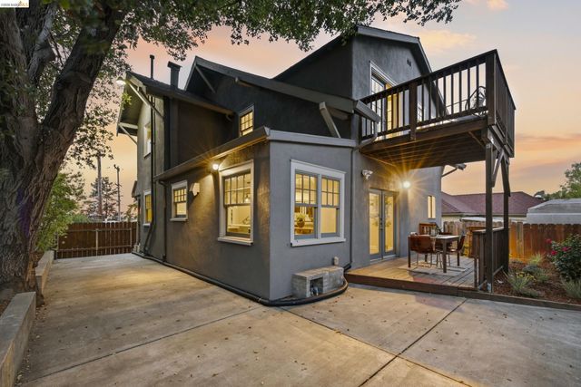 5056 Fairfax Ave, Oakland, CA 94601