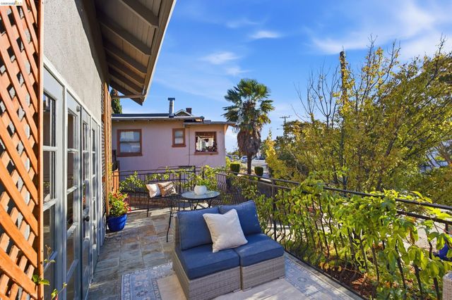 5056 Fairfax Ave, Oakland, CA 94601
