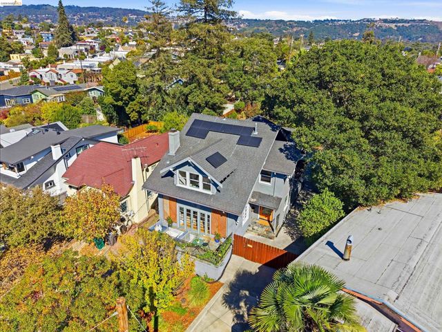 5056 Fairfax Ave, Oakland, CA 94601