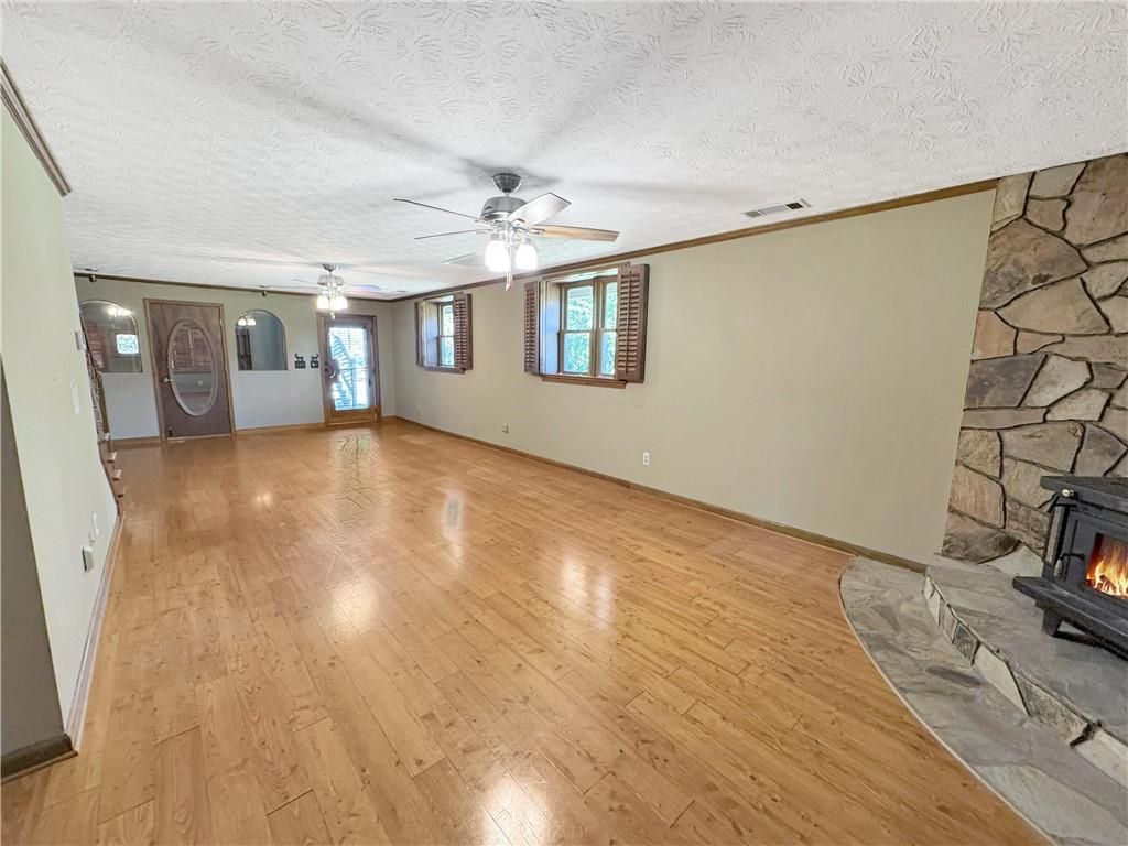 Image 10 of property listing at 6708 Bass Circle, Buford, GA 30518