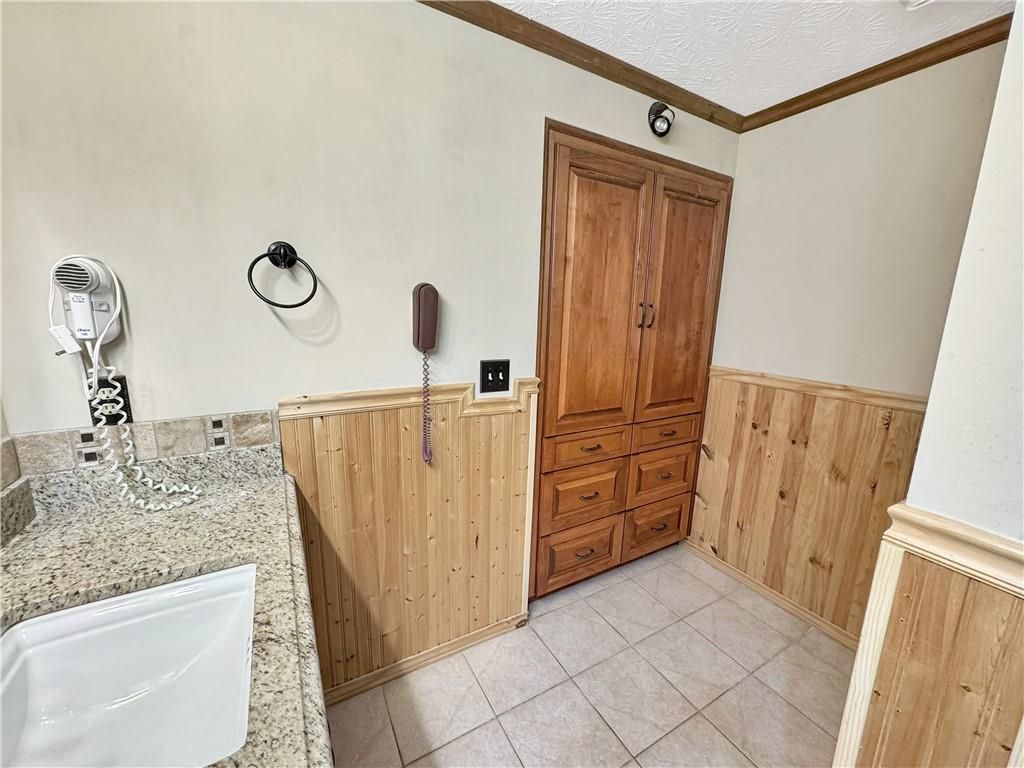 Image 20 of property listing at 6708 Bass Circle, Buford, GA 30518