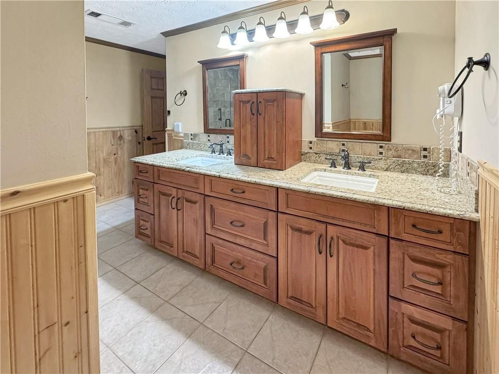 Image 21 of property listing at 6708 Bass Circle, Buford, GA 30518